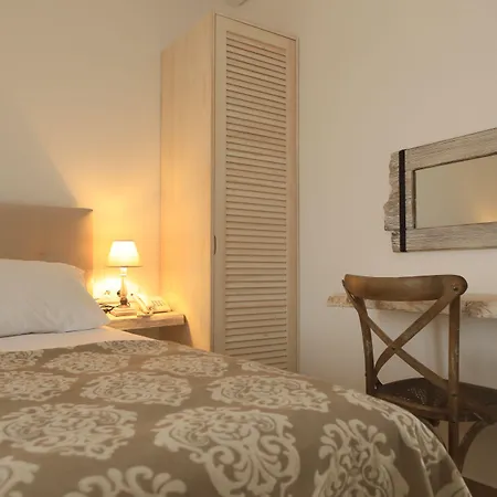 Hotel Theasis Luxury Schoinoussa