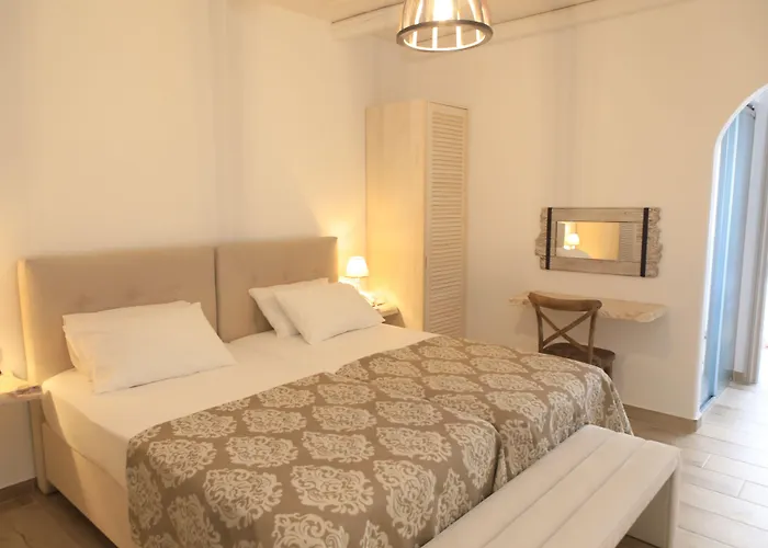 Theasis Luxury Schoinoussa