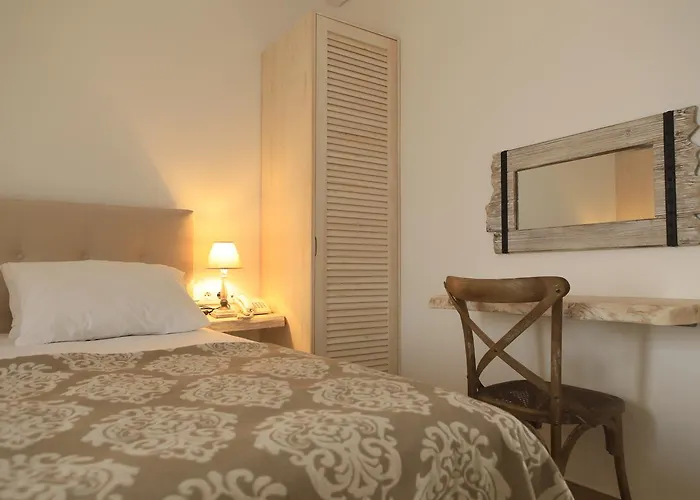 Theasis Luxury Schoinoussa