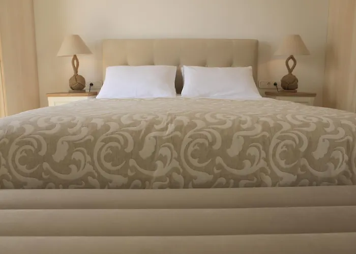 Theasis Luxury 호텔